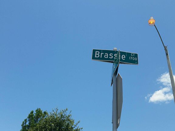 2nd image of 1716 Brassie Ct