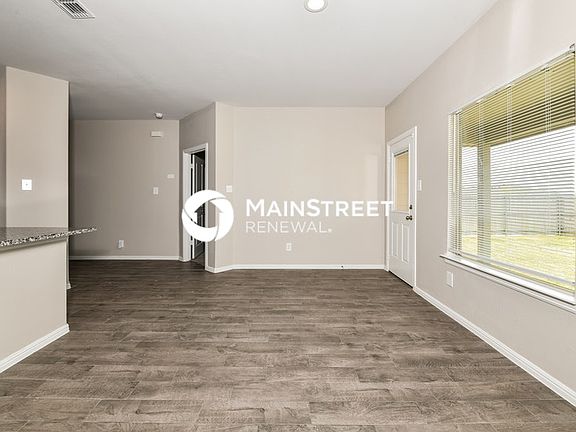 4th image of 416 Houndstooth Dr