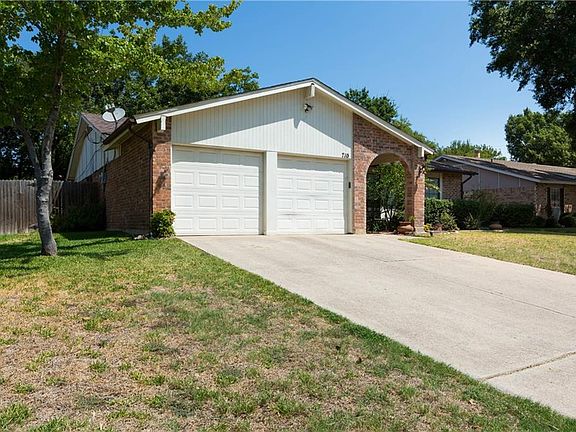 3rd image of 710 Woodcrest Dr