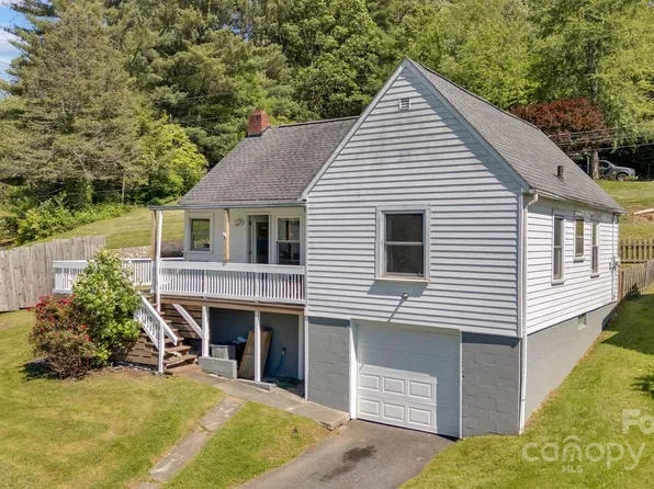 202 Hillside Dr, Burnsville, NC 28714