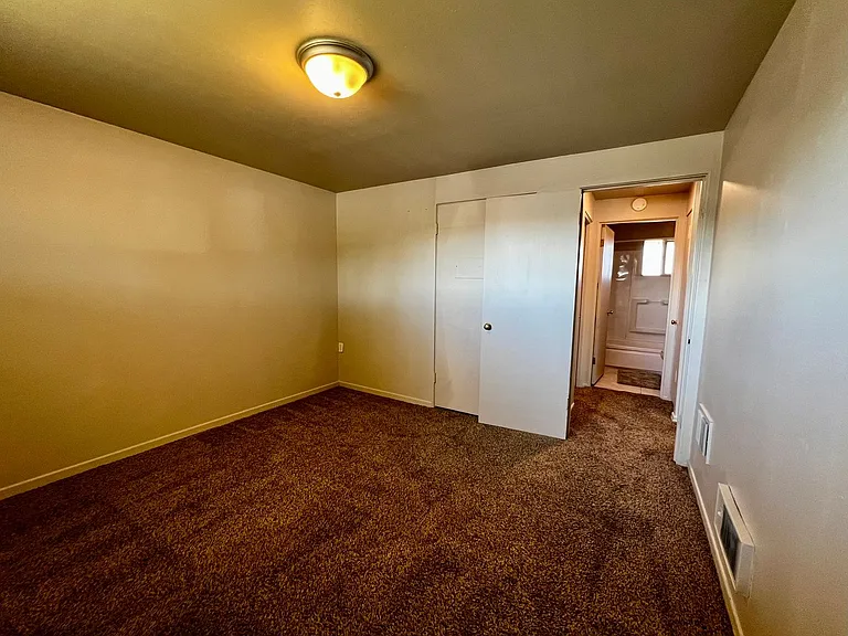 2102 S 2nd Ave — Photo 10