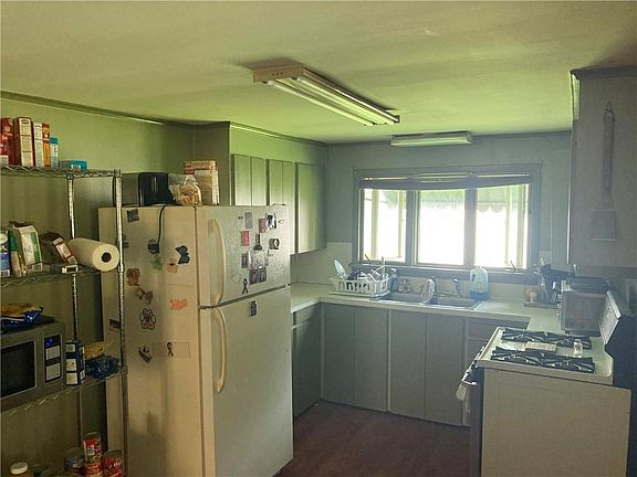 2nd image of 9 Hughes St W
