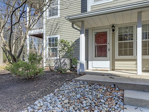 2nd image of 1192 Richmond Rd #1192