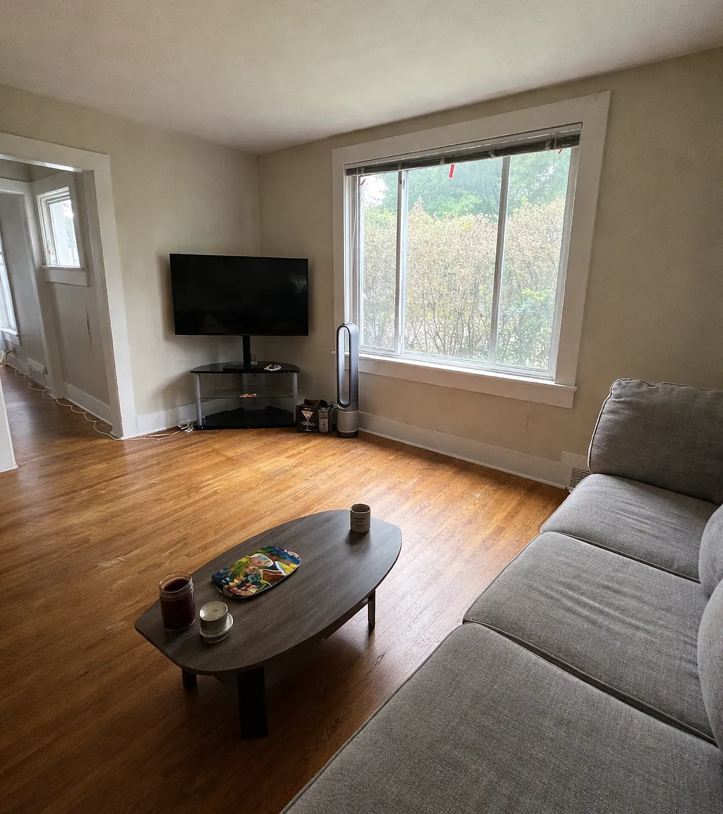 3 bed, 1.0 bath, 1008 sqft, $495 — Photo 2
