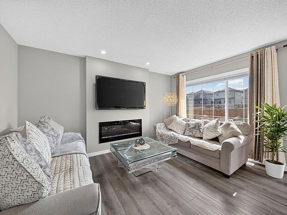 4th image of 2366 Wonnacott Cres SW