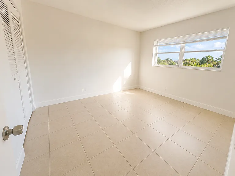 1735 Dewey St #909 — Photo 14