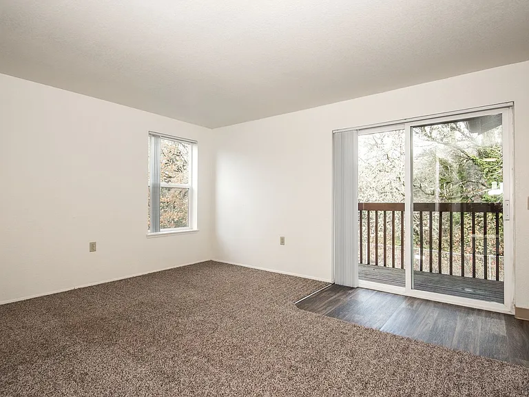 Rivercrest Apartments — Photo 8