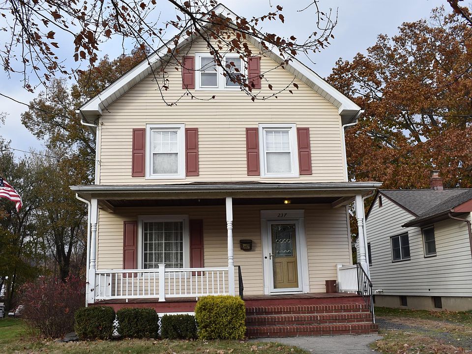 2nd image of 237 W Franklin St