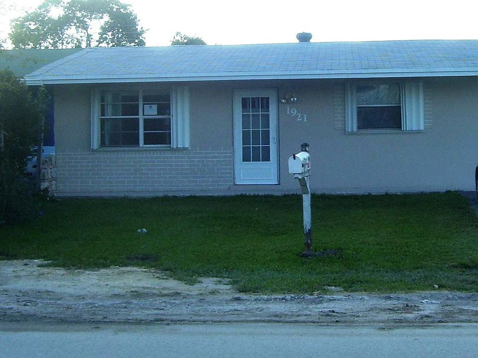 1st image of 1921 SW 69th Ave