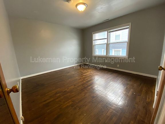 4th image of 1117-1119 S Westnedge Ave #4