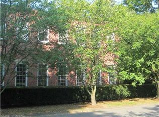 18 Fair St APT 4, Guilford, CT 06437
