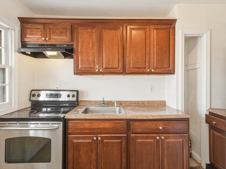 1st image of 957B William St #1
