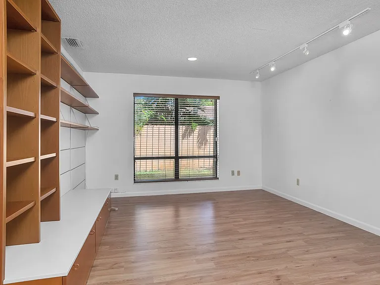 21131 Highland Lakes Blvd — Photo 9
