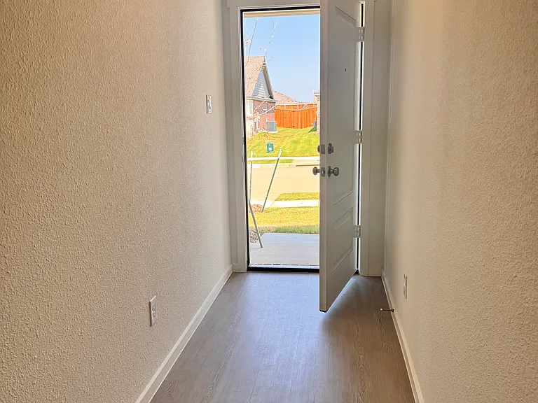 2036 Stable Ln — Photo 18
