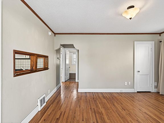 3rd image of 2069 Manitou Ave