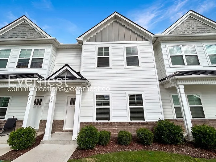 305 Raines Ct — Photo 2