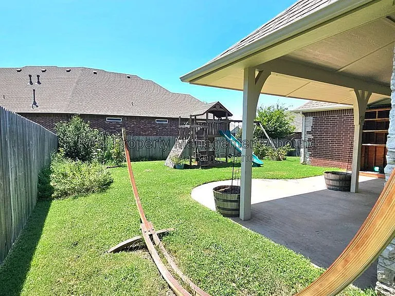 809 W Granger St — Photo 45