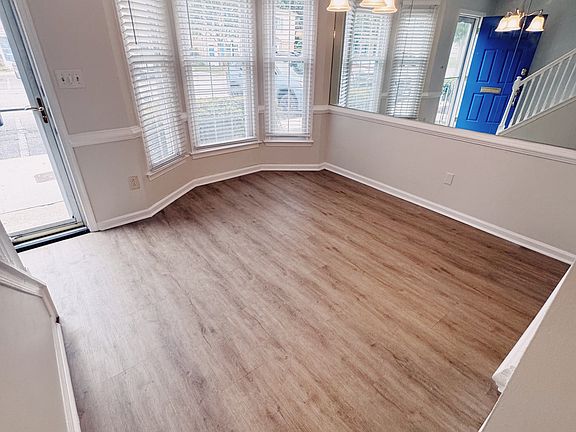 3rd image of 582 Tenbee Ln