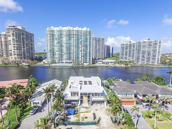 4th image of 373 Center Island Dr