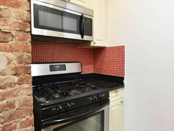 4th image of 221 E Broadway #15A