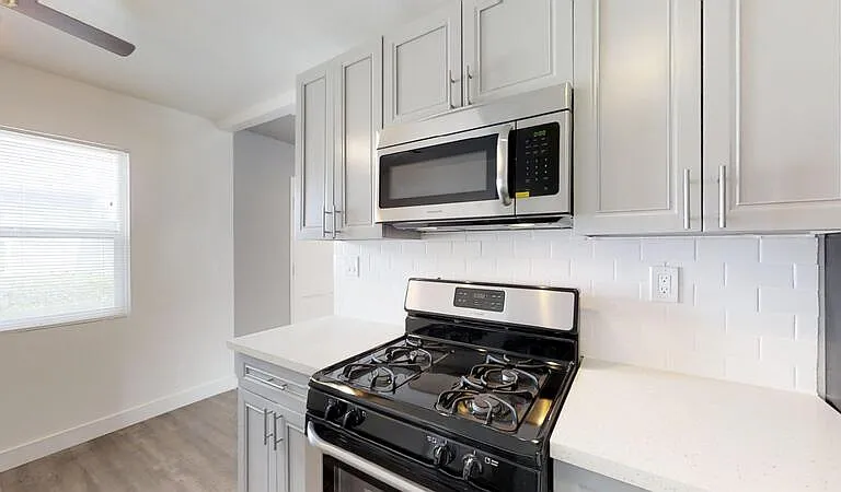 7016 1/2 Flight Ave — Photo 2
