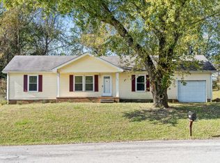 1582 Barrett Dr, Clarksville, TN 37043