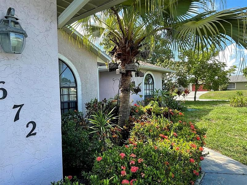 1st image of 1672 SW Cameo Blvd