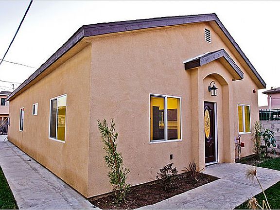 2nd image of 3306 W 71st St