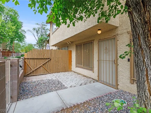 2212 Silver Pine Dr, Las Vegas, NV 89108