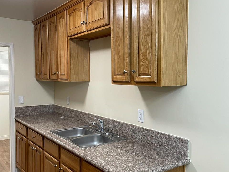 2nd image of 937 E Hyde Park Blvd APT C