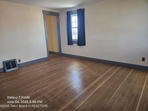 3rd image of 19 Taylor Ave