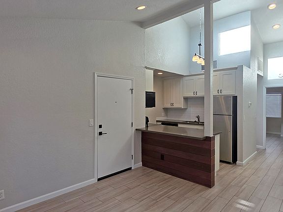 5th image of 2222 I St APT 11