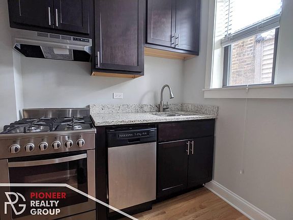 4th image of 4035 N Ashland Ave #4034E2