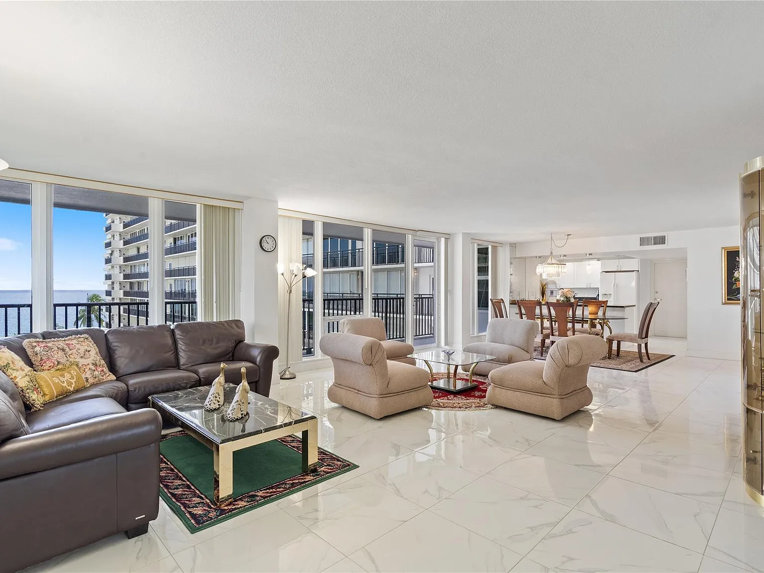 3 bed, 2.5 bath, 2600 sqft, $7,000 — Photo 4