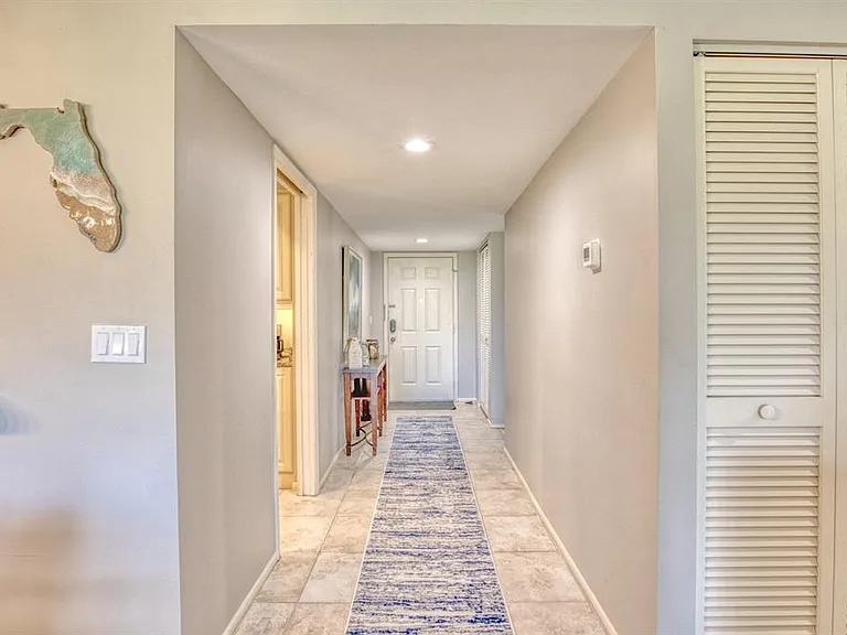 5640 Golf Pointe Dr #101 — Photo 2