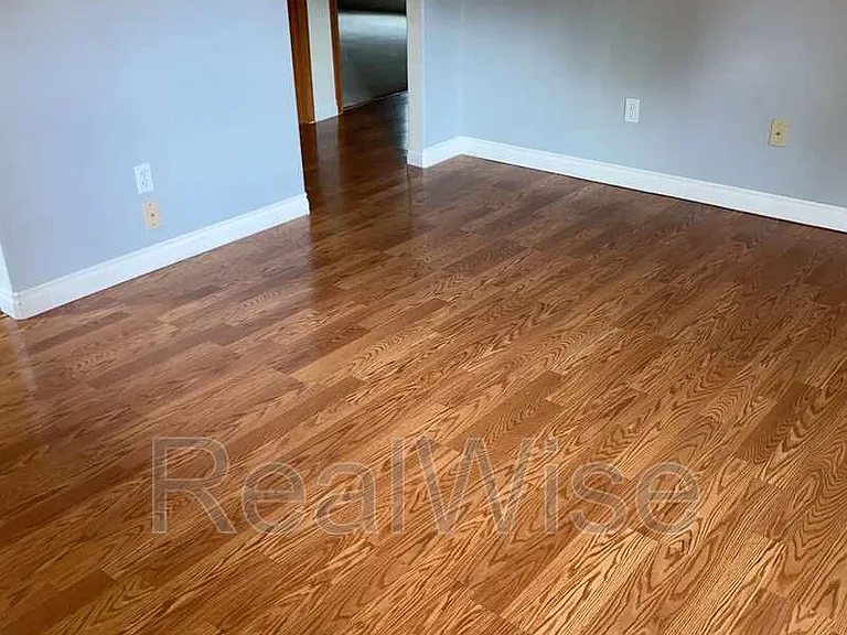 2564 NE Douglas Ave — Photo 6