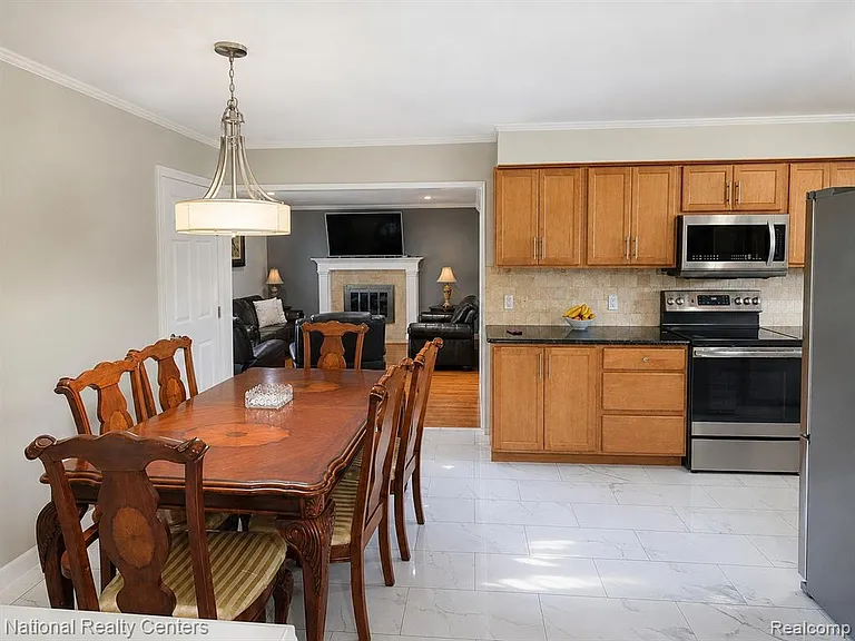 3621 Bates Dr — Photo 6