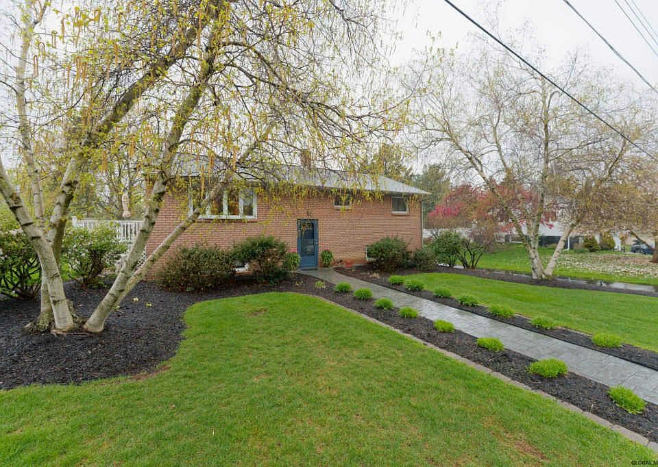 1st image of 4 Hillview Ave