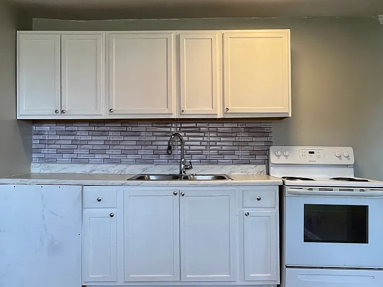 2220 Memorial Pkwy NW #A6 — Photo 1