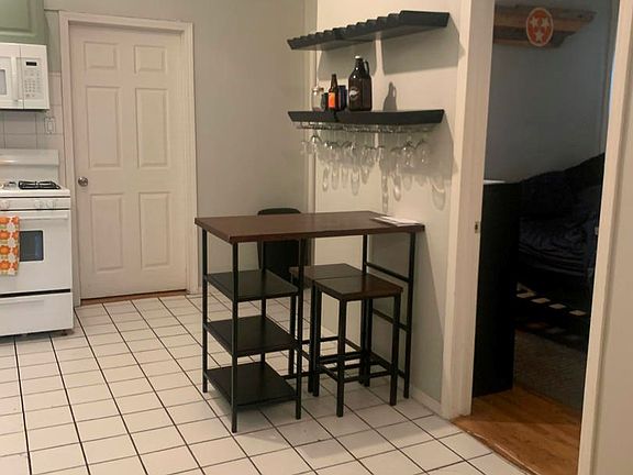 5th image of 1841 W Melrose St #2