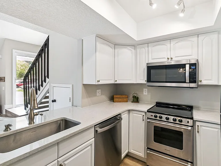 718 Fairway Dr — Photo 6