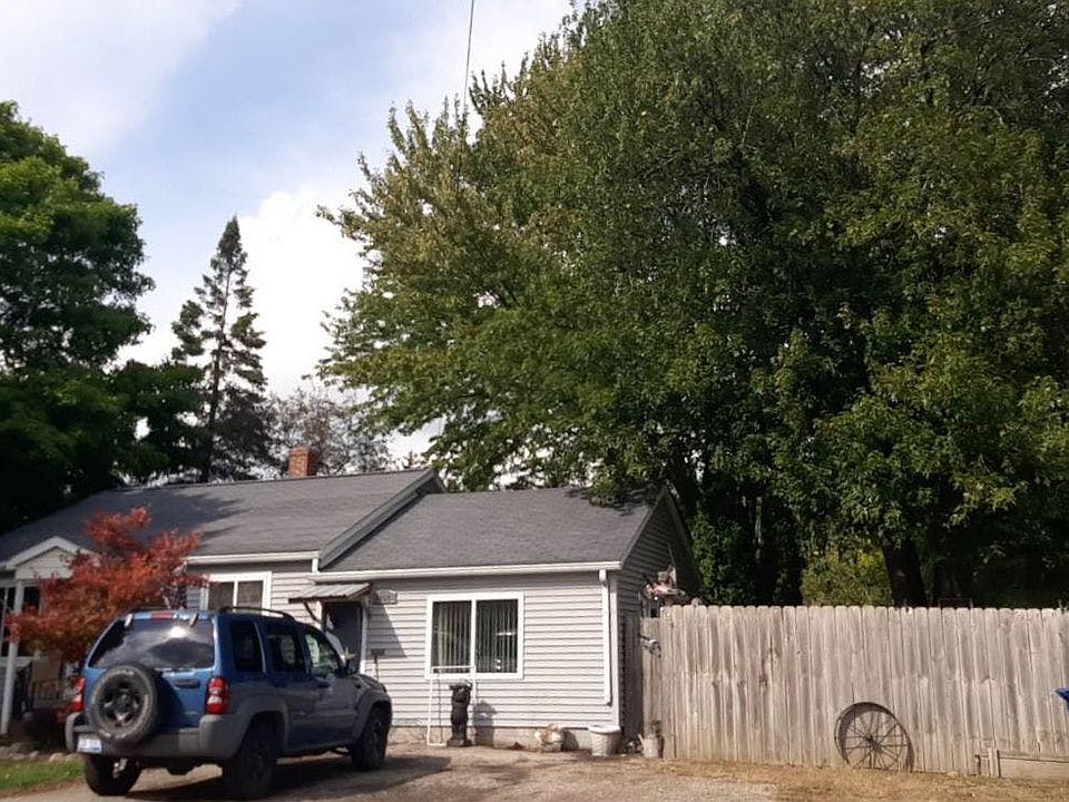 2nd image of 207 E McNeil St