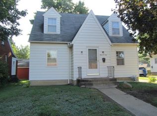 1202 S 5th St, Effingham, IL 62401