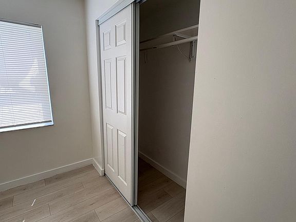 4th image of 600 NE 46th Ct APT 5