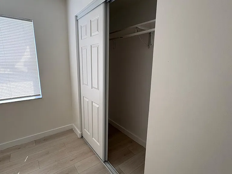 600 NE 46th Ct #5 — Photo 4