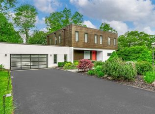 5 Skye Pl, Chestnut Ridge, NY 10977