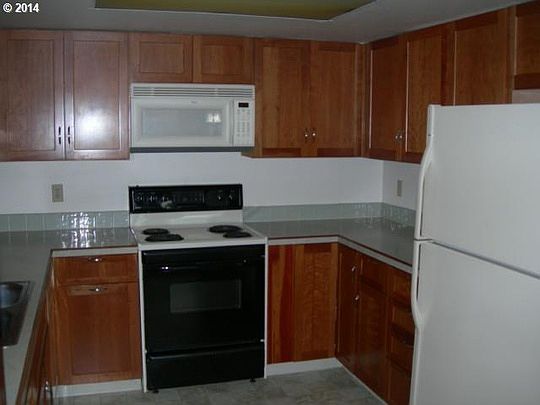 2nd image of 605 SE 121st Ave APT 1