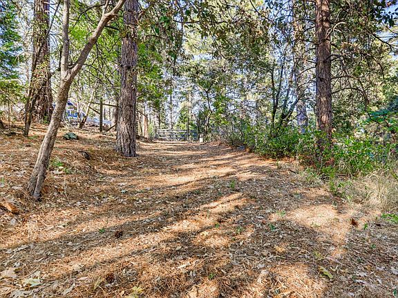 3rd image of 15948 Brooks Rd