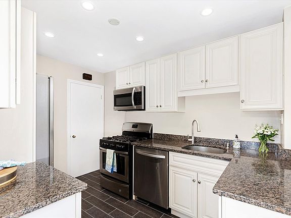 3rd image of 1420 N Harlem Ave