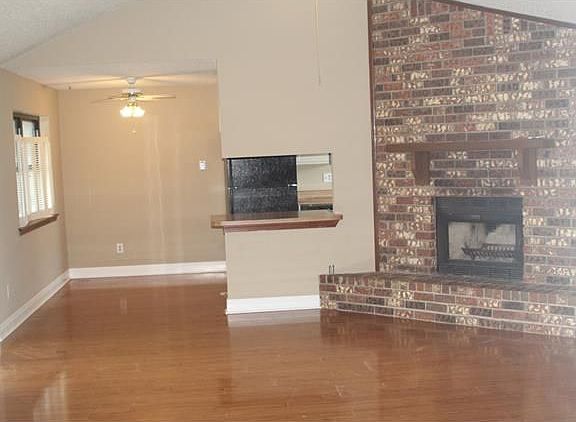 2nd image of 305 River Point Dr